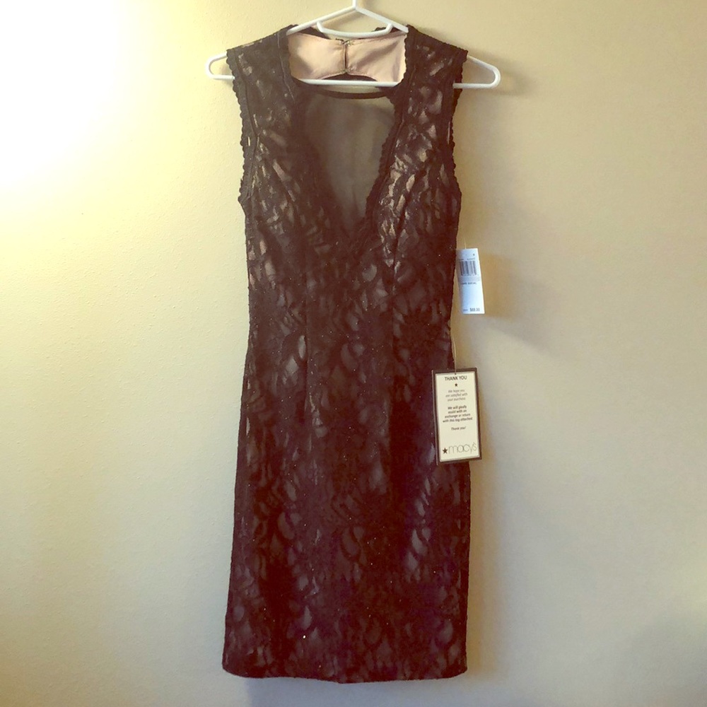 Juniors’ Illusion Lace Bodycon Dress
